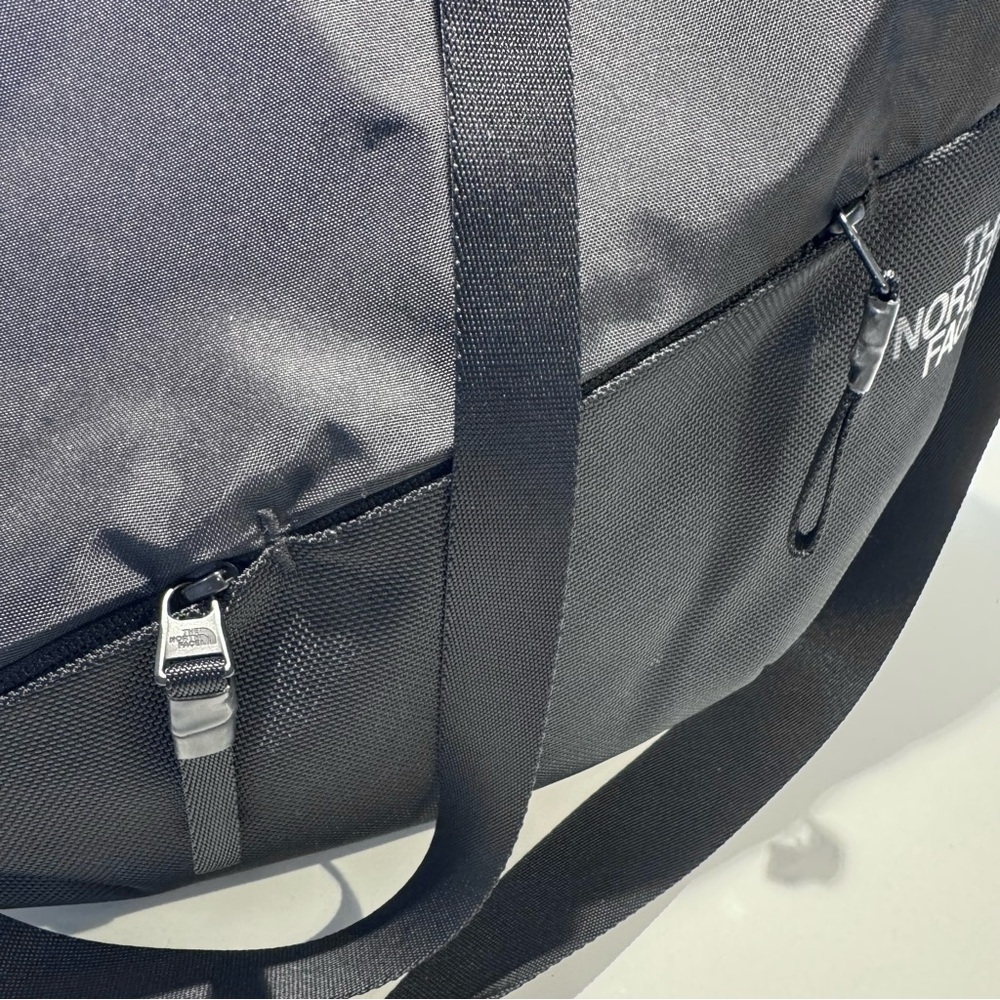 The North Face Crossbody Tote / Black - Picture 5 of 7